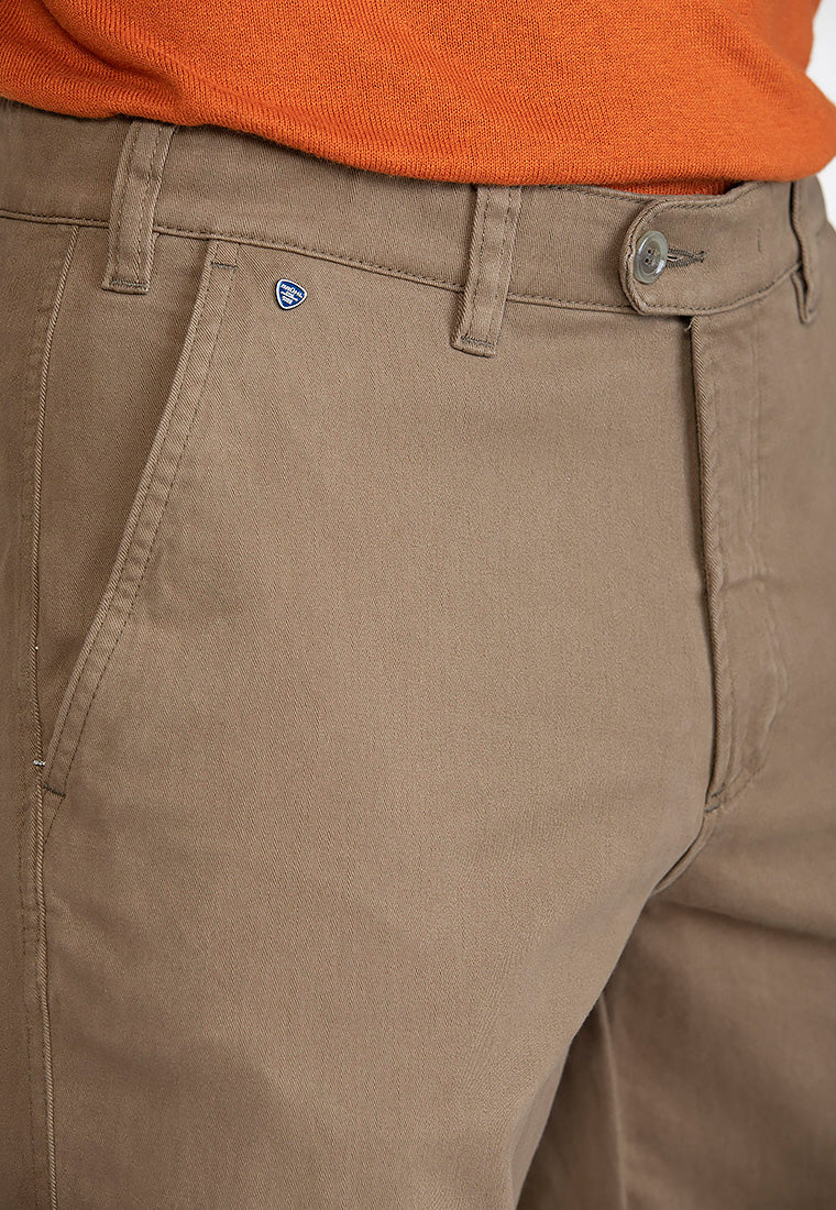 Brühl Catania B chinos in Putty, detail view