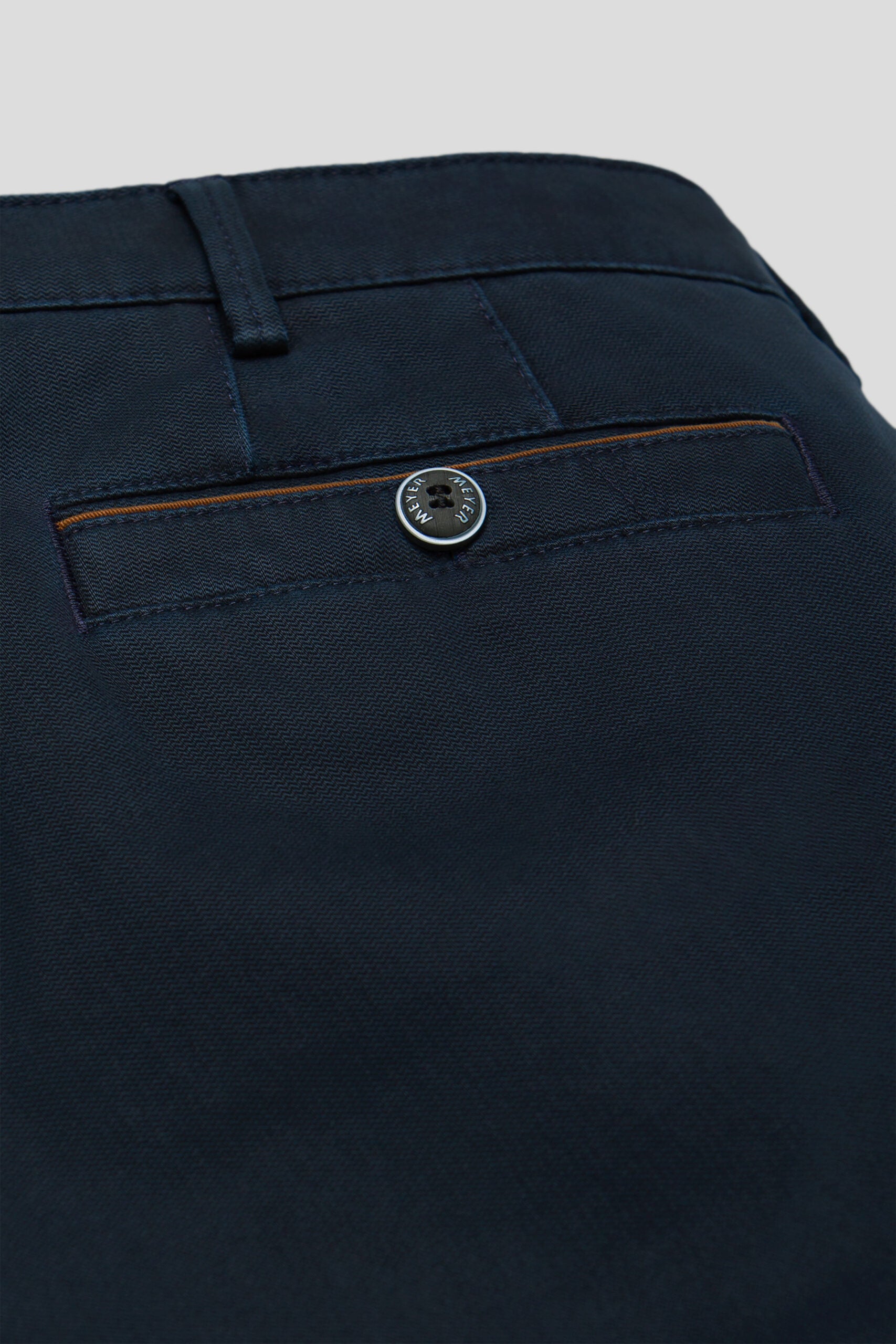 Meyer New York 2-5617 chinos in Navy – pocket detail