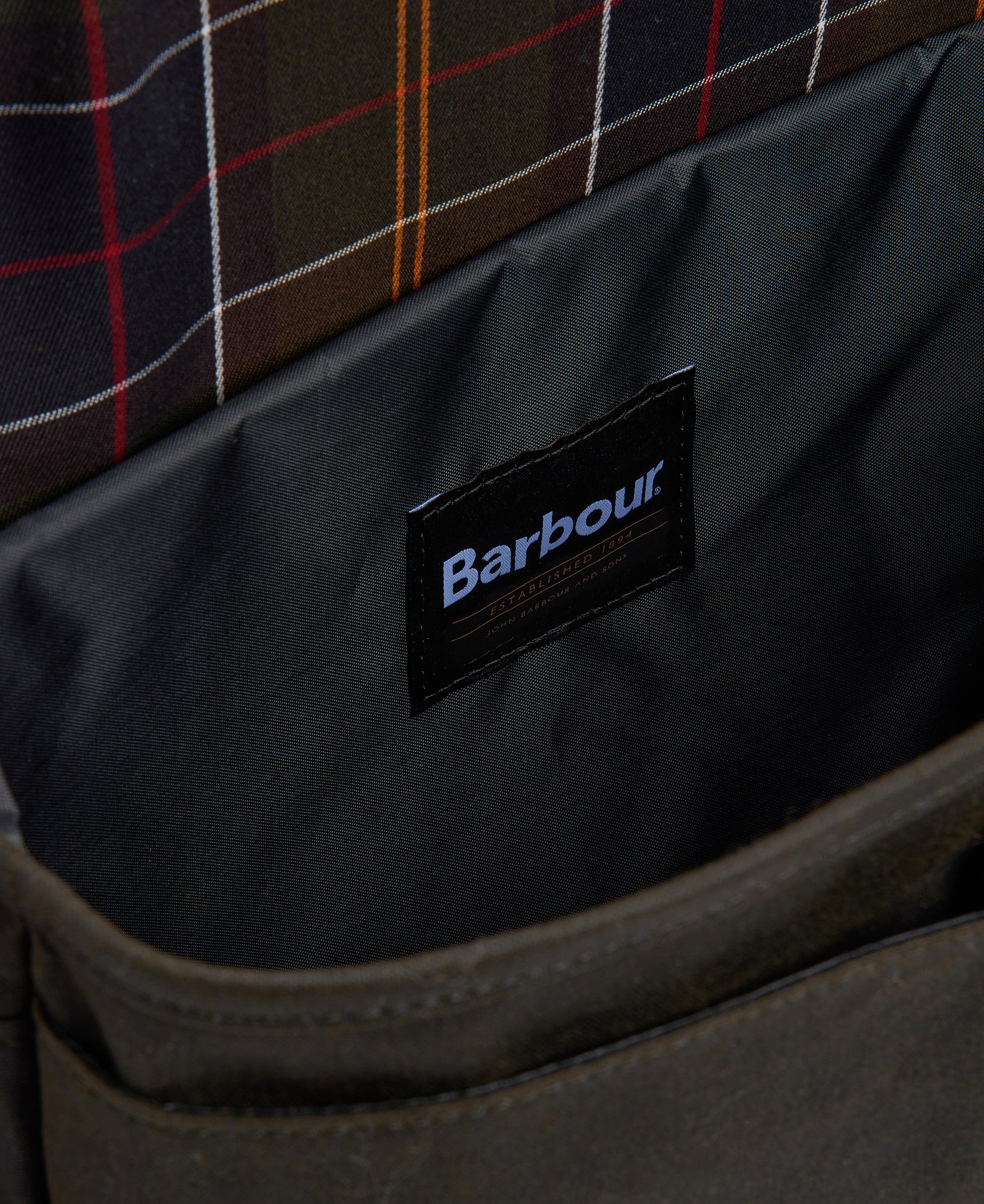 Barbour - Field Wax Messenger - Colour: Dark Olive