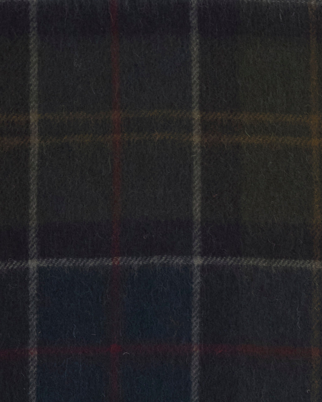 Braden Tartan Scarf in Shadow Classic Tartan – detail view