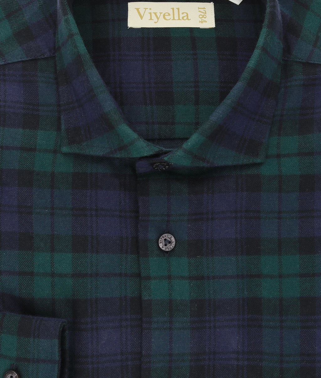 Viyella VM4613-265 Blackwatch tartan shirt, collar and fabric detail