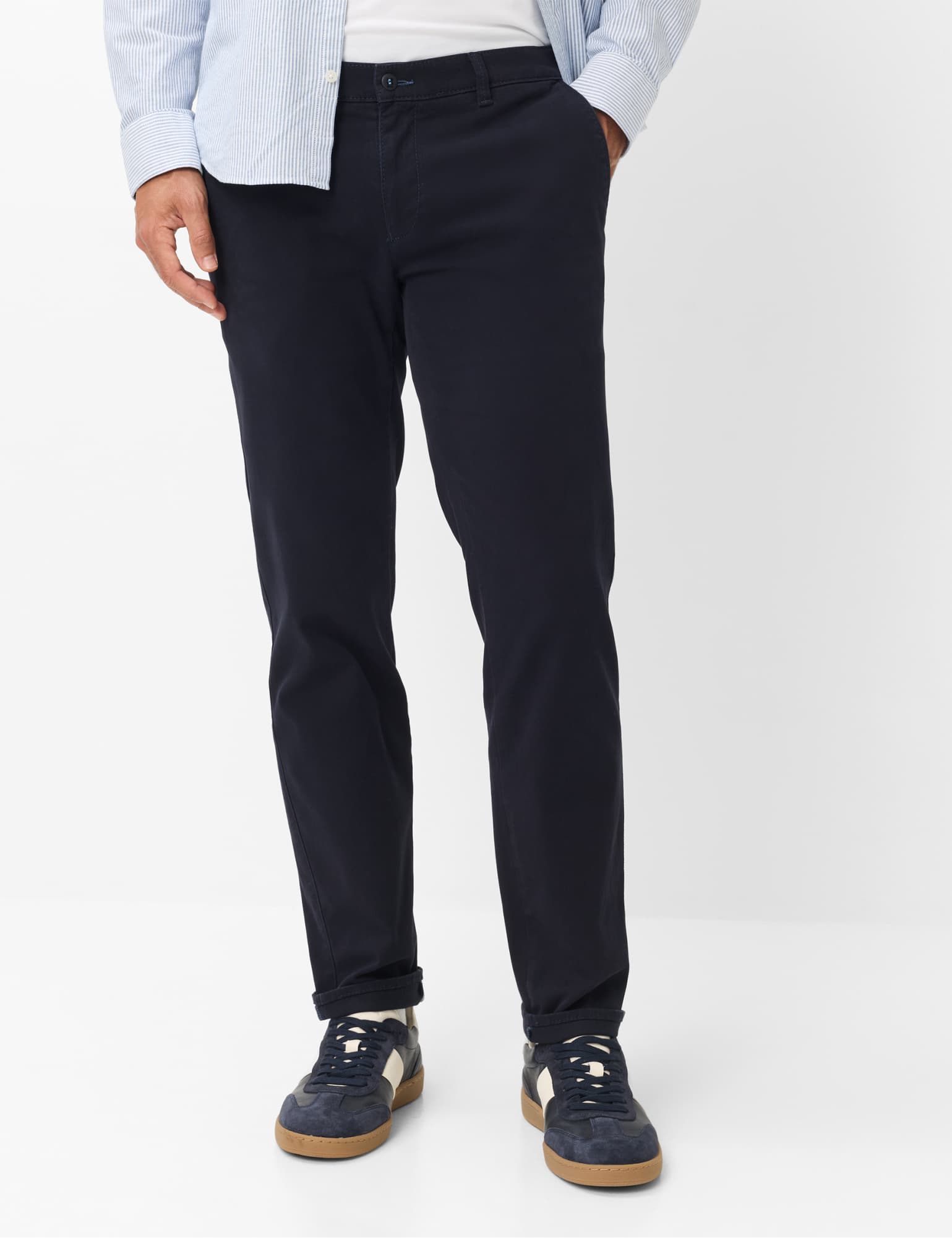 Brax Fabio IN 7-1153 chinos in Navy – front model view